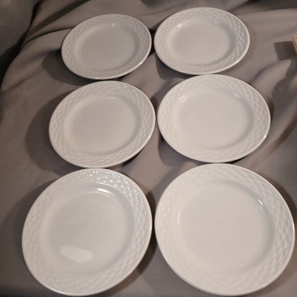 Tabletops Unlimited Gallery Basketweave 6 Bread and Butter Plates 6" Preowned - Picture 2 of 10